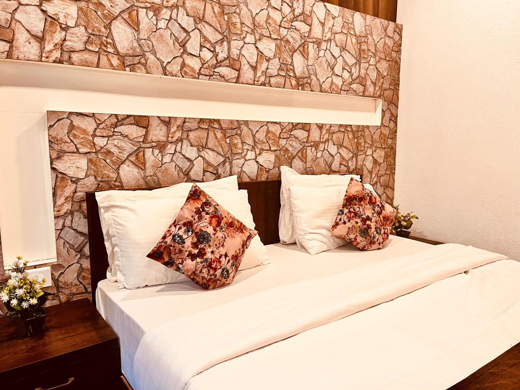 Munnar Tea Estate Cottage And Resort - Away From City Hustle Exterior photo
